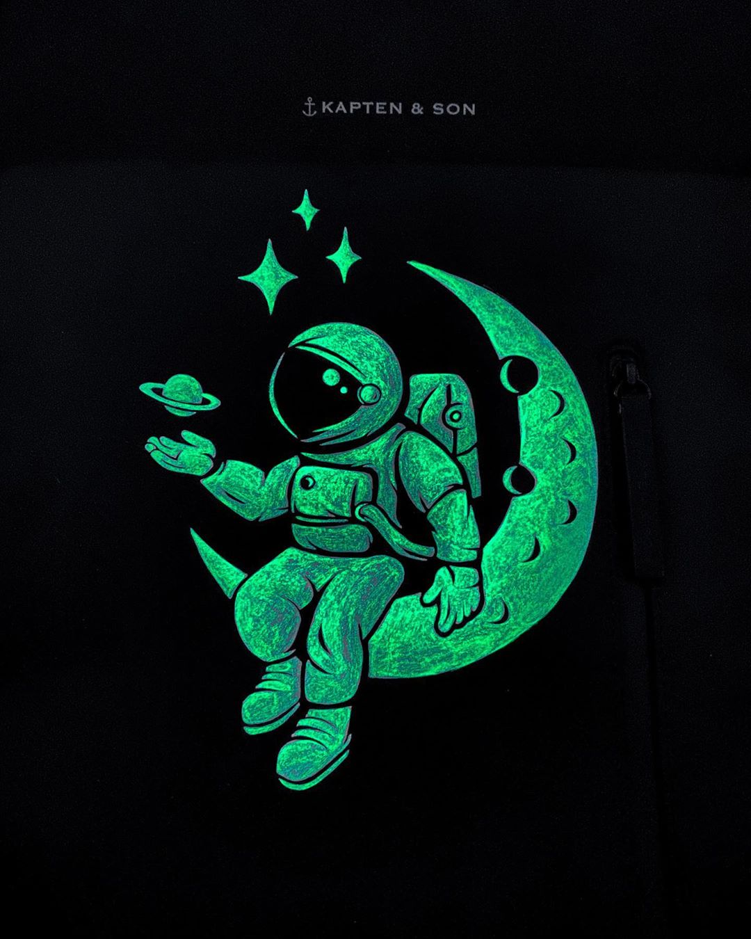 Sneakers Paint – Glow in the Dark