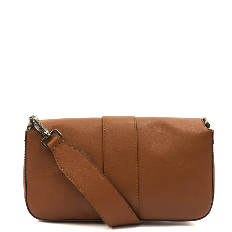 Fendi Bolso de hombro Baguette en piel color marrón