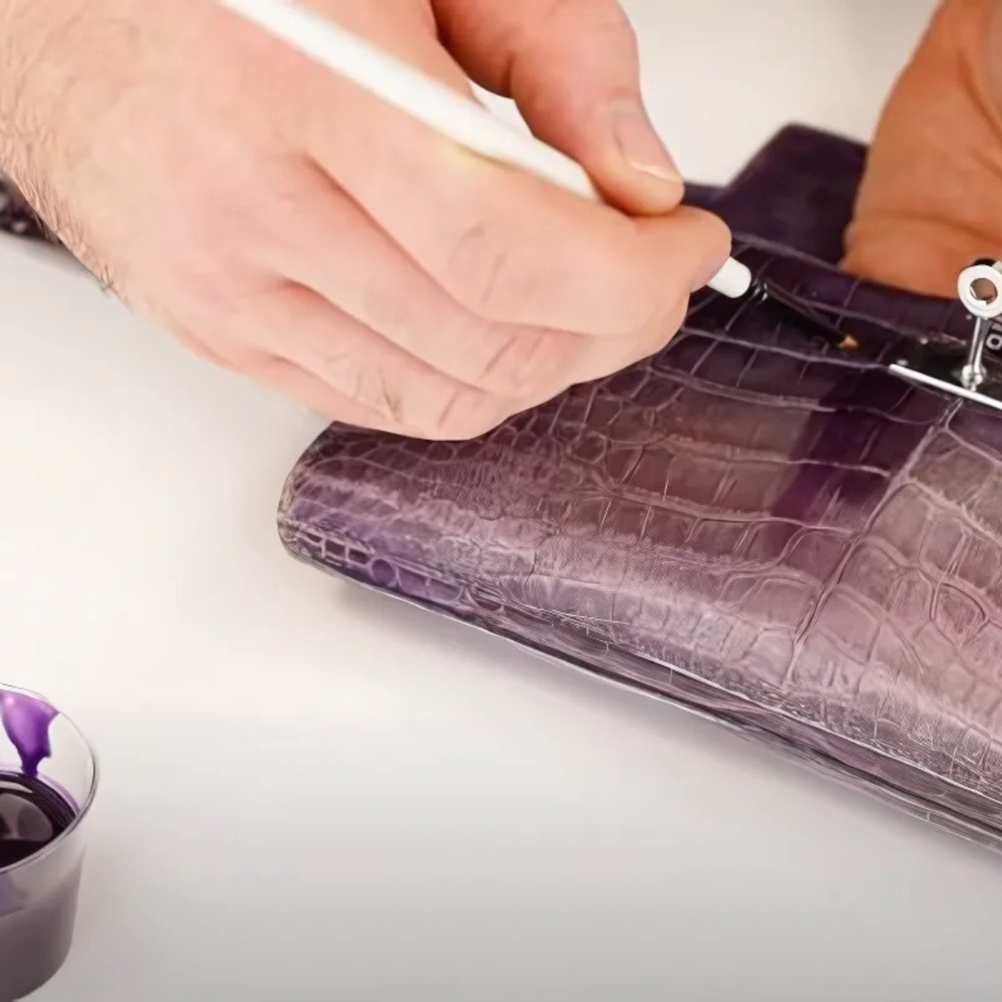 Servicio para Carteras: Restauración en Pieles Exóticas - Solo en Tienda