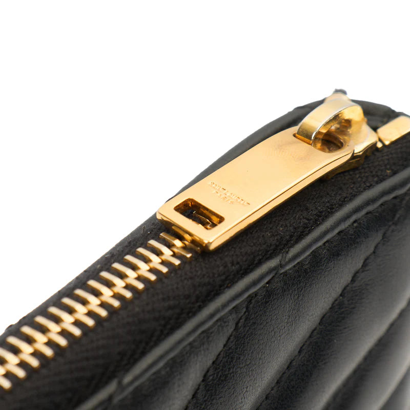 Saint Laurent Clutch Cassandre Zipped Pouch - Large en piel color negro
