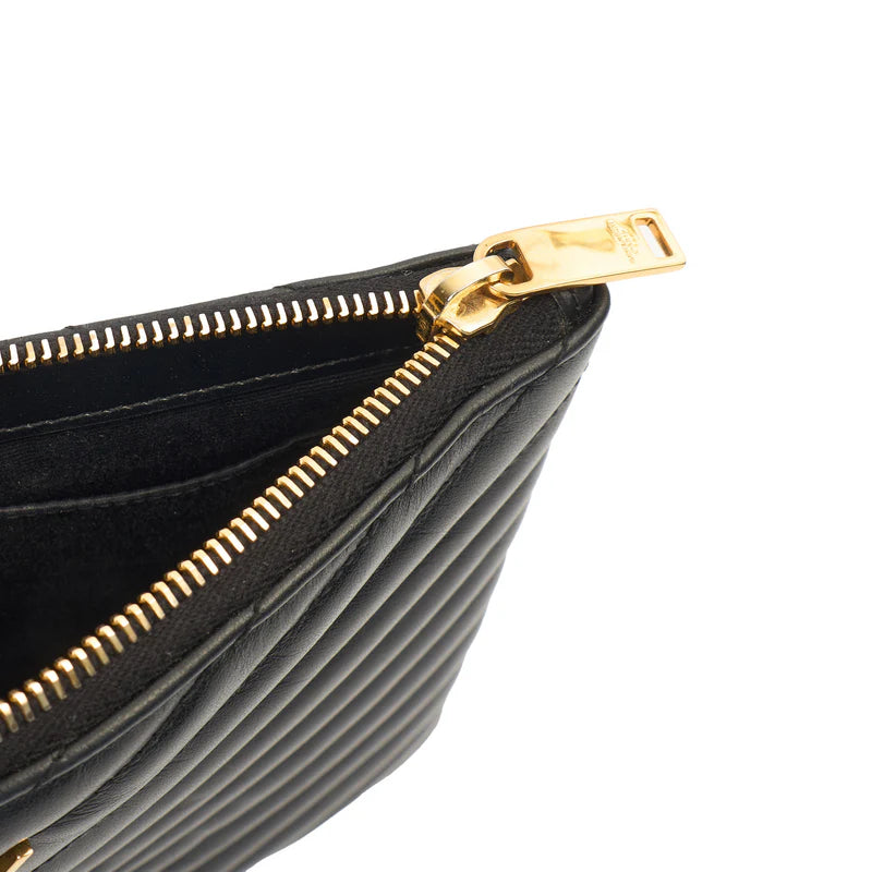 Saint Laurent Clutch Cassandre Zipped Pouch - Large en piel color negro