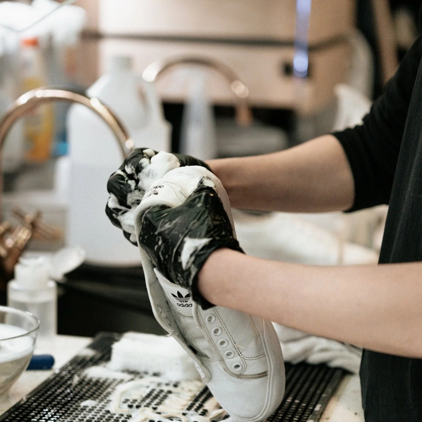 Servicio de Limpieza de Zapatillas - Solo en Tienda